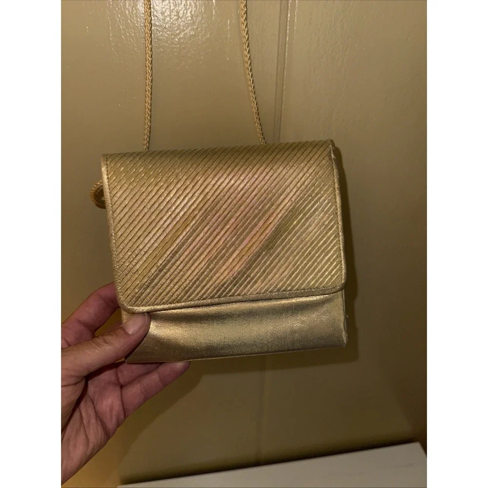La Regale Ltd Vintage Gold Purse